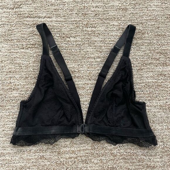 🚨 3 for $25 - VICTORIA’S Secret Lace Plunge Bralette - Picture 1 of 8
